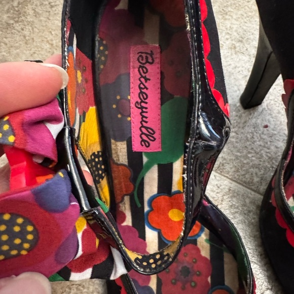 Betsey Johnson Black and Red Floral Women's Shoes - Picture 2 of 8